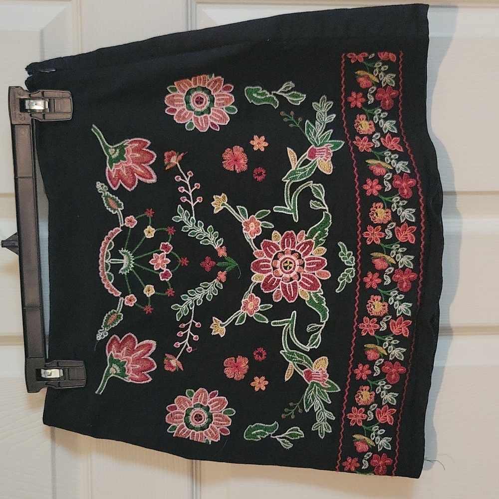 Embroidered black mini skirt